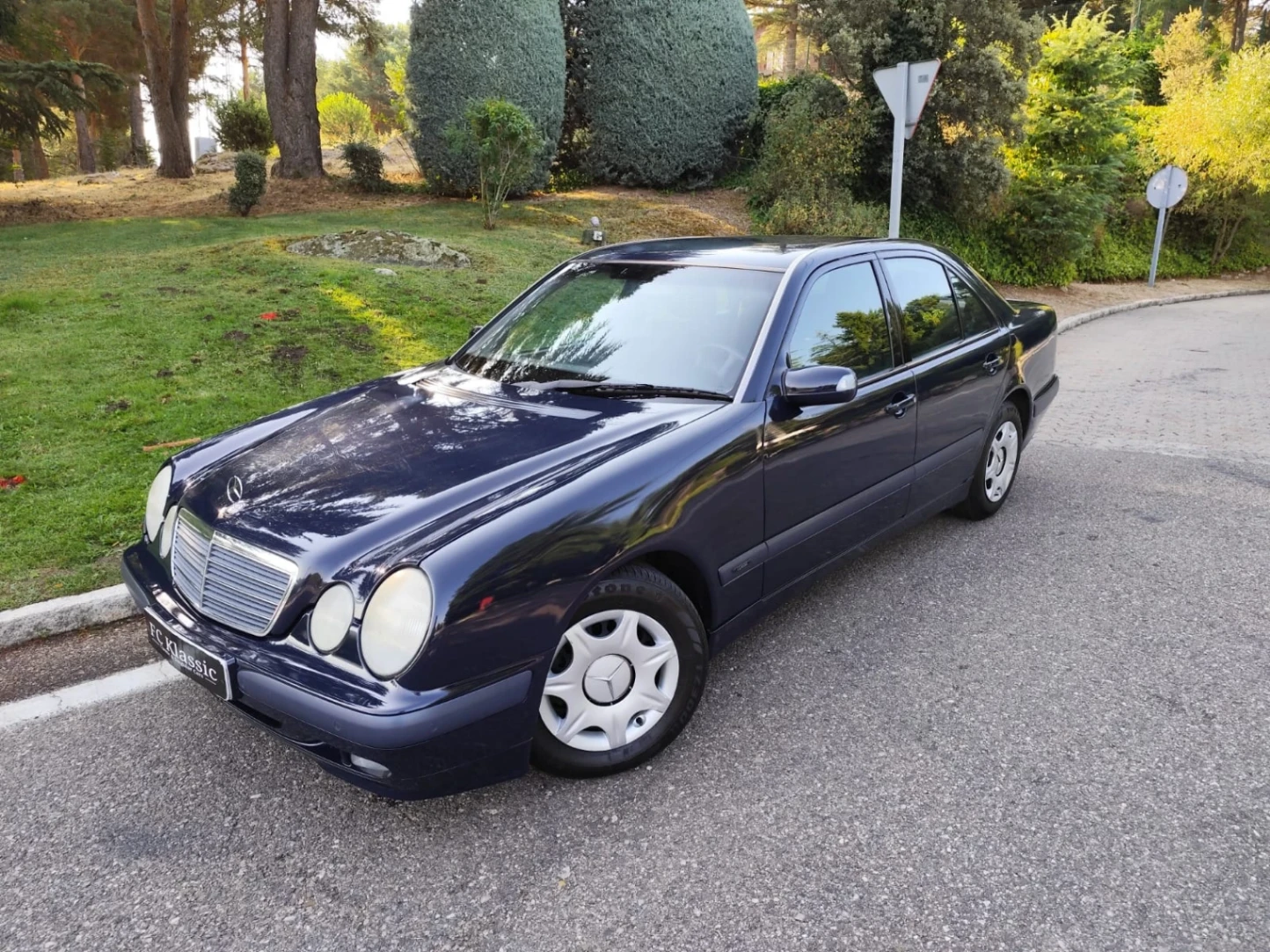 Mercedes Benz E220 cdi Classic Automatic. — 159.000 km — 2.200 cc diesel cdi — 143 CV — Navacerrada, Madrid.